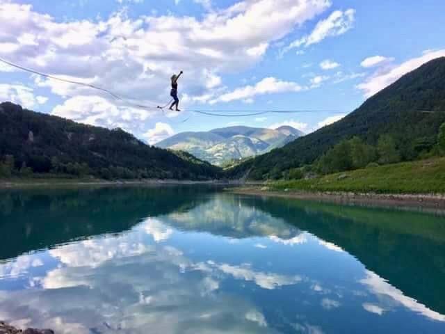 Tereza Panochova slackline therapy