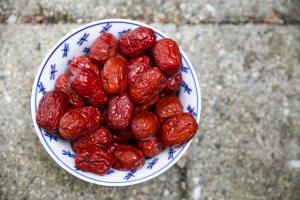 Rohe Tomaten Sonnentrocknung