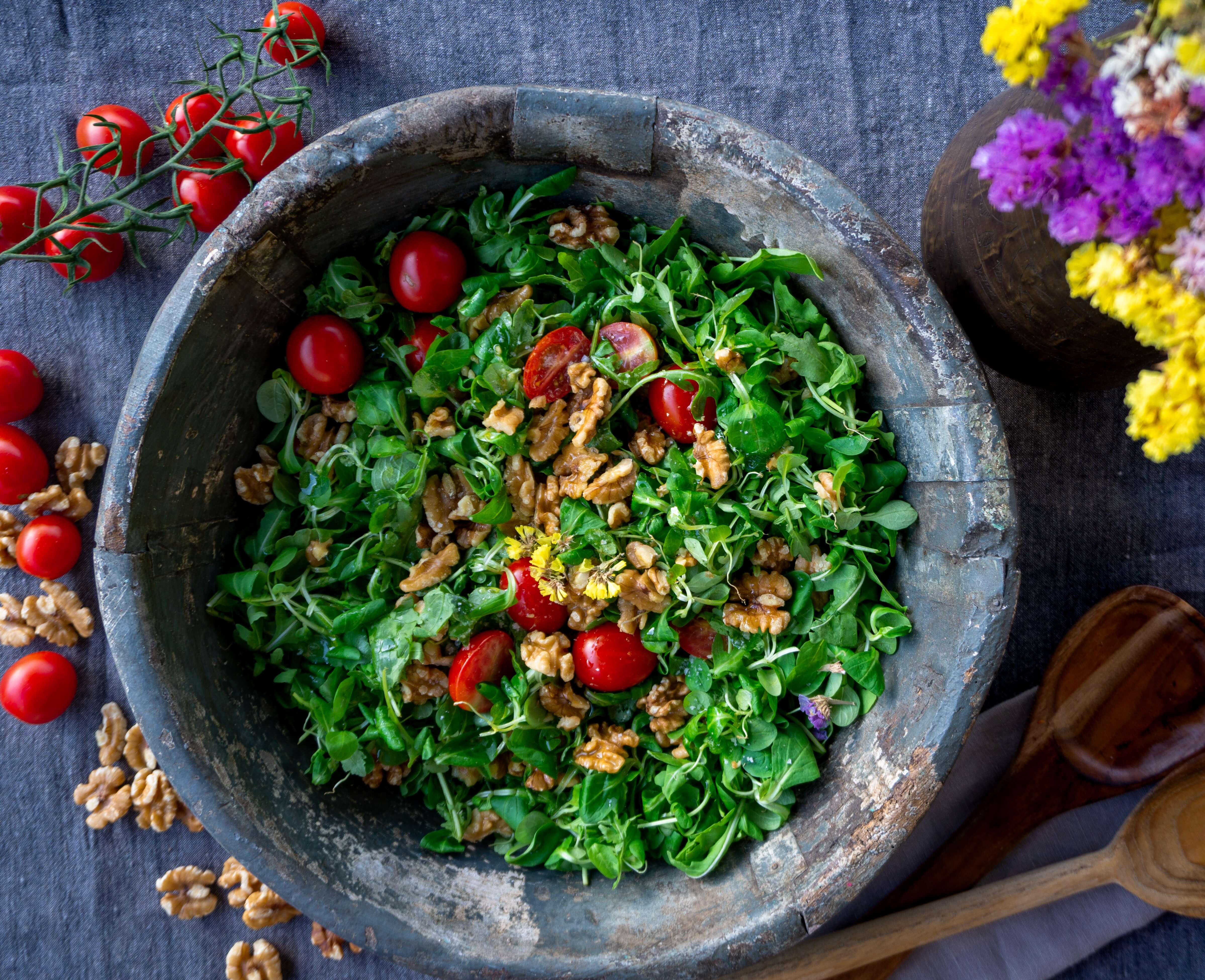 Green raw food salad